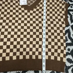 Willow and Wind checkered sweater brown and tan short sleeve v neck thumbnail 7