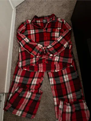 PINK Victoria's Secret Pajama Set Size Medium has a whole on the buttons 0533 thumbnail 1