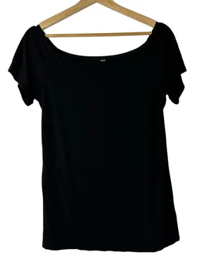 Boutique Black Cold Shoulder Short Sleeve Top L thumbnail 1