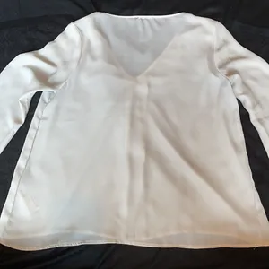 Forever 21 Cream Color Long Sleeve V Neck Blouse with pleated front size L thumbnail 7