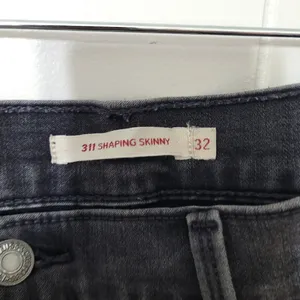 Levi’s 311 Shaping Skinny Jeans Gray Women’s Size 32 Stretch Denim thumbnail 5