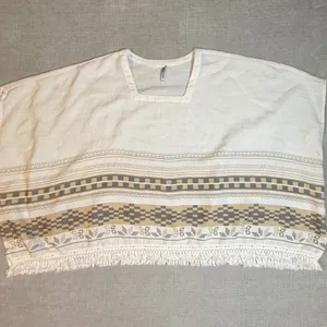 Monoreno Women Small‎ Boho Poncho Top White Geometric Fringe Hem Beach Coverup thumbnail 2