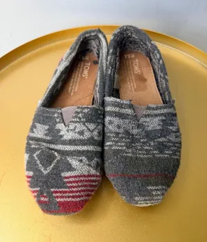 TOMS Gray Aztec Geometric Print Faux Fur Lined SlipOn Alpargata Shoes Womens 5.5 thumbnail 1