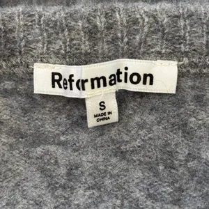 Reformation 100% Cashmere Sweater Sz S Gray Neutral Quiet Luxury Classic Winter‎ thumbnail 6