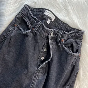 Abercrombie Black Curve Love High Rise Ripped Knee Dad Jeans thumbnail 5