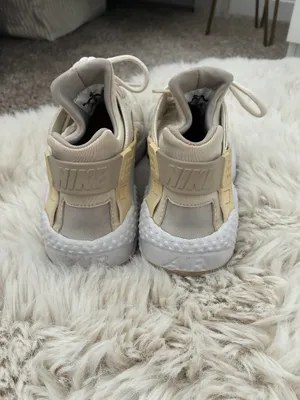 Nike Air Huarache Women’s Sneakers 7 thumbnail 3