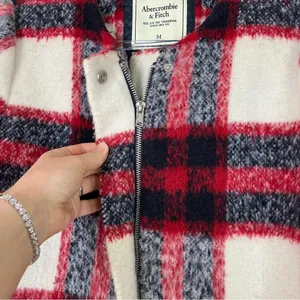 Abercrombie & Fitch | Plaid Red Black White Zip Front Winter Coat M thumbnail 4