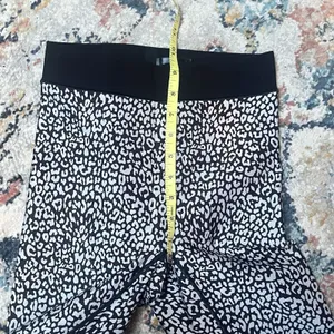 ULTRACOR Leggings Size Small EUC Black White Animal Print Smooth Sleek Yoga thumbnail 3