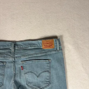 Levi's 311 Shaping Skinny Jeans Women's 34 Light Wash Stretch Denim Minimalist thumbnail 9