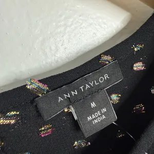 NWT‎ Ann Taylor Metallic Clip Shirred Top Black Medium Minimalist Career Office thumbnail 4