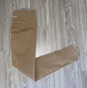 Alphalete “Chai” Amplify Leggings thumbnail 1