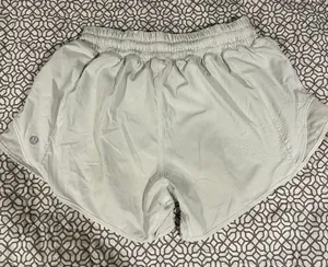 Lululemon Hotty Hot Short 2.5” thumbnail 2