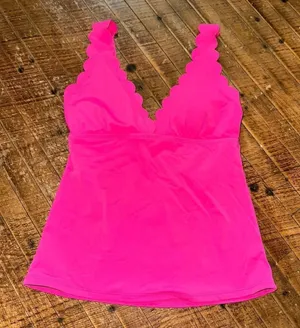 La Blanca hot pink scalloped modest barbiecore tankini swim top thumbnail 1