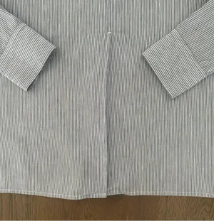 Vince Linen Blend Split Back Boxy Pinstripe Button Down Shirt Blue and White M thumbnail 9