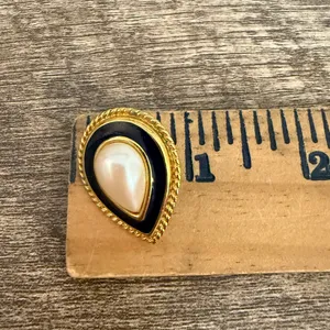 Vintage Monet Gold Tone Black Enamel Faux Pearl Teardrop Pierced Earrings thumbnail 3