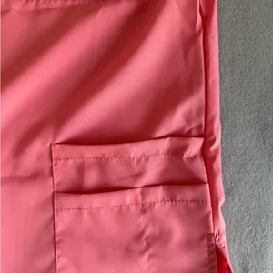 Women's NEW Salmon Colored Two Piece Scrub Set Size S #260763 thumbnail 15