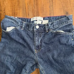 Vintage Tommy Hilfiger Bootcut Jeans Size 8 Dark Blue Y2K thumbnail 15