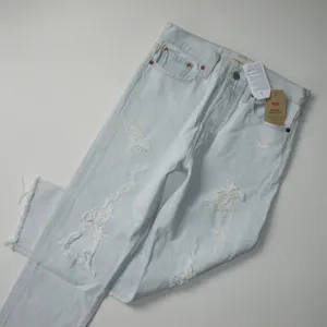 NWT Levi's Wedgie Straight in Thin Ice Destroyed Rigid Denim Crop Jeans 32 $128 thumbnail 3