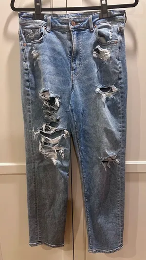 American Eagle Distressed Blue Jeans, size 8 thumbnail 1