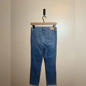 Paige Cindy Jeans in Speak‎ Easy Destructed thumbnail 4