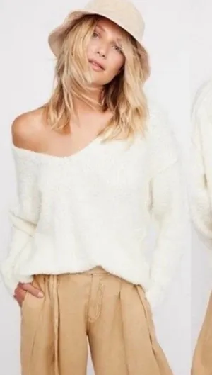 Free People Lofty Off White Alpaca Blend Cozy V-Neck Pullover Sweater M thumbnail 1