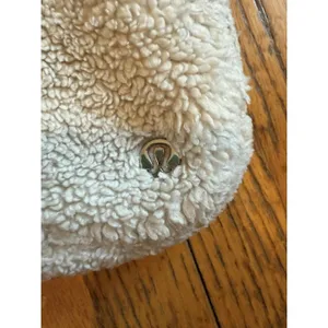 Lululemon Everywhere Belt Bag One Size Beige Fleece Sherpa Crossbody Sling Zip thumbnail 8