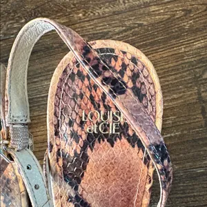 Louise et Cie Nabila Sandals Women 9.5 Pink Snakeskin Clear PVC Strappy thumbnail 5