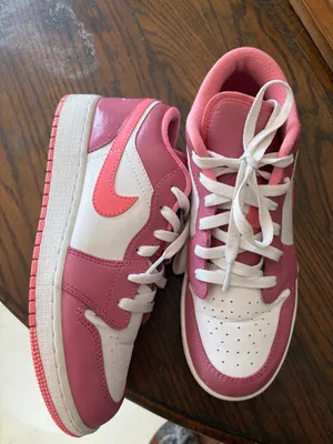 Pink Jordan 1 Low thumbnail 1