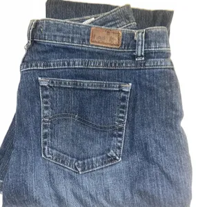 Lee Relaxed Bootcut At The Waist Classic Fit Womans Plus Size 16 Dark Denim Jean thumbnail 2