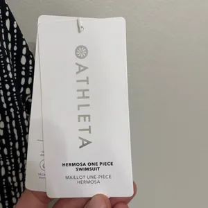 NEW Athleta Hermosa Printed One Piece Swimsuit - Size M thumbnail 6