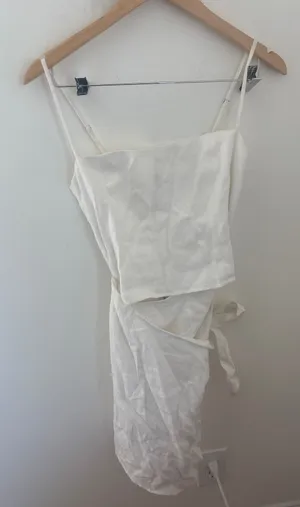 Reformation White 100% Linen Wrap Mini Dress Square Neck Smocked Back Size 6‎ thumbnail 1