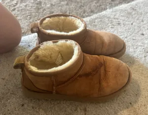 UGG Mini Boots thumbnail 1