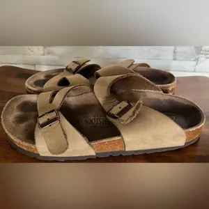 Birkenstock women’s sandals with Soft Footbed. Size 39 thumbnail 2