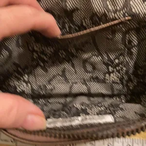 Nine West beautiful brown handbag with flowers & ruffles details on front EUC thumbnail 6