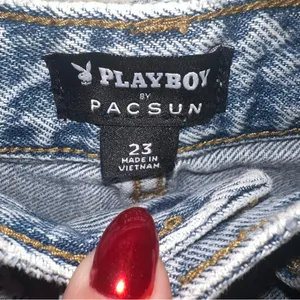 Playboy x PacSun Embroidered Straight Leg‎ Jeans Size 23 High Rise thumbnail 4