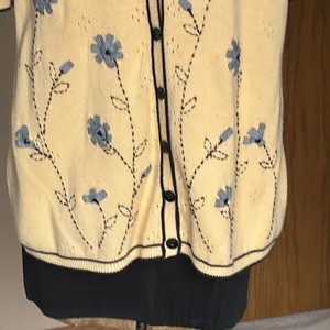 Vintage Alfred Dunner Yellow and Black Floral Cardigan Sweater Medium thumbnail 7