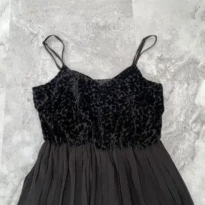 NWT En Creme Black Pleated Velour Chiffon Dress‎ Size Small S thumbnail 2