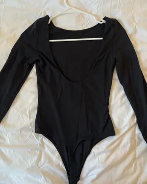 Contour Aritzia Babaton Bodysuit Long Sleeve thumbnail 1