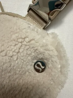 Lululemon Everywhere Belt Bag 1L thumbnail 4