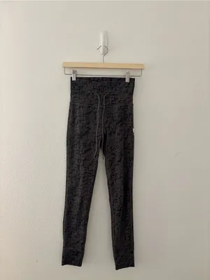 Vuori daily leggings in chia stucco thumbnail 2