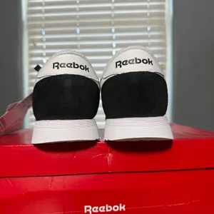 Reebok Unisex Classic Nylon Running Shoes, Black/White, US M9 W10.5 thumbnail 4