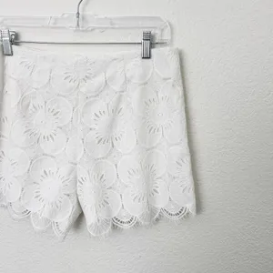 [Trina Turk] Cece White Lace Eyelet Scalloped Hem Mid Rise Shorts Bridal Size 4 thumbnail 6