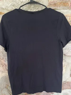 Athleta in Motion Crewneck Seamless Tee in Black size small thumbnail 3