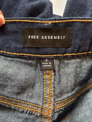 NWT Free Assembly Mid Rise Barrel Ankle Jeans sz 2 thumbnail 3