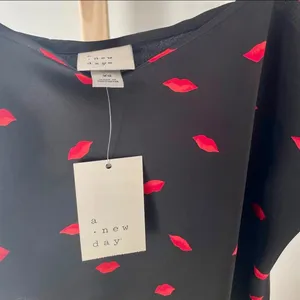 A New Day Women Black Red Lips Print Cami Tank Top Size XS‎ thumbnail 2