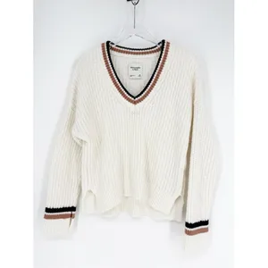 Abercrombie‎ & Fitch V-Neck Split Cuff Sweater Women's M White Academia thumbnail 2
