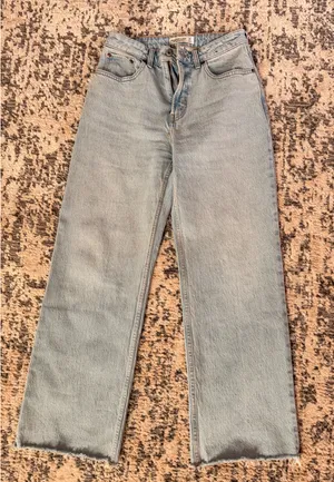 Abercrombie & Fitch Curve Love High Rise 90s Relaxed Raw Hem Jean thumbnail 3
