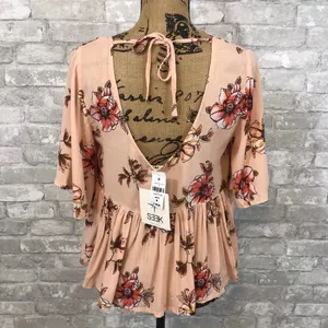 LF Seek the Label Floral Crop top thumbnail 2