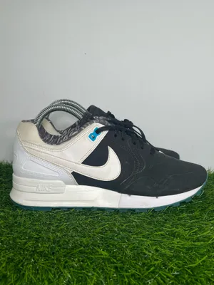 Nike Air Sneakers Black White Teal Women’s 6 Casual Running Shoes 861346-003 thumbnail 3