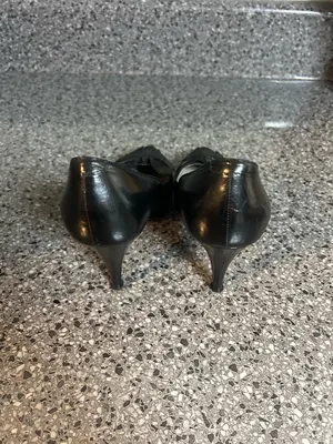 Vintage Versani Black Pointed-Toe Leather Heels with Decorative Knot thumbnail 4